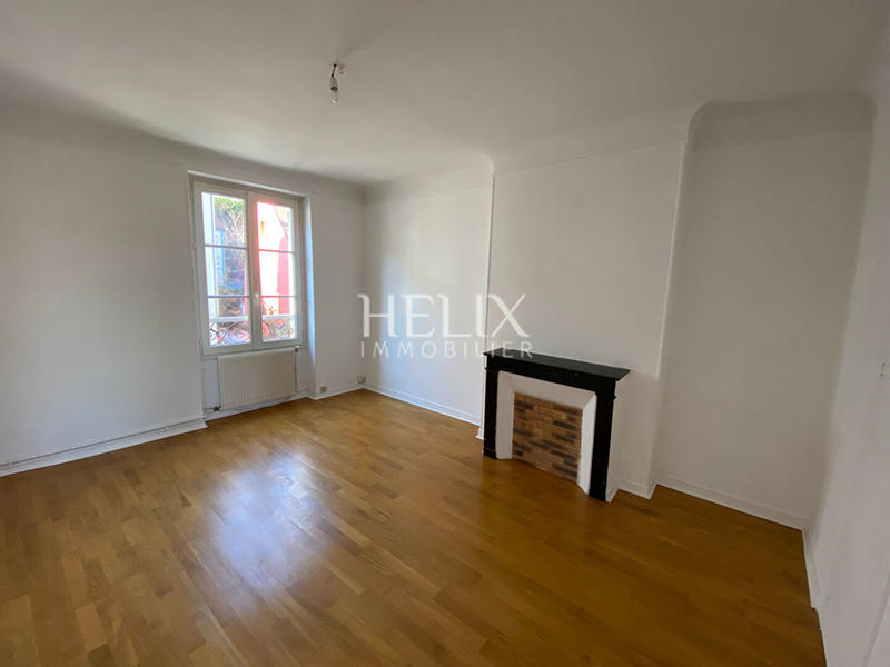 Maison - 242 m² - 9 pièces