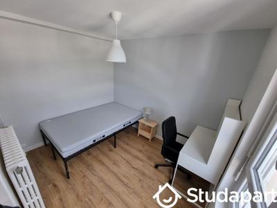 Chambre - 11 m² - 1 pièce