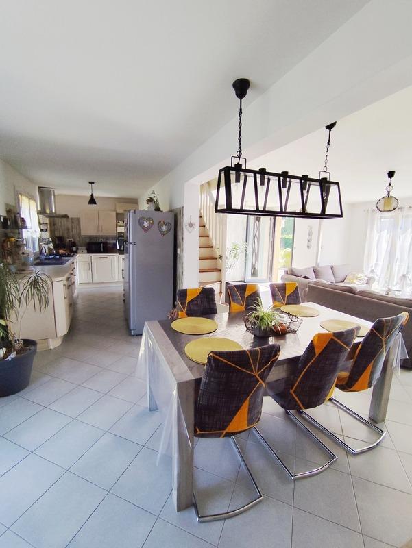 Maison - 111 m² - 5 pièces