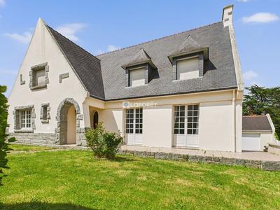 Maison - 204 m² - 8 pièces