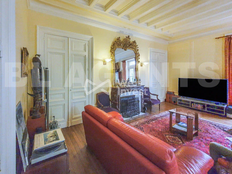 Maison - 370 m² - 14 pièces