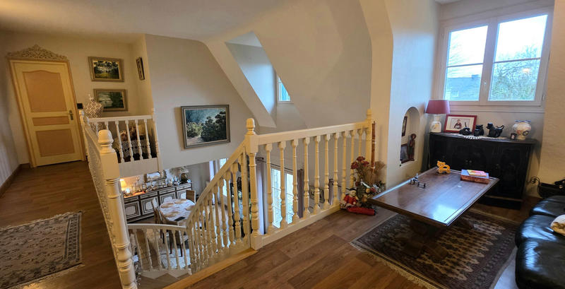 Maison - 250 m² - 8 pièces