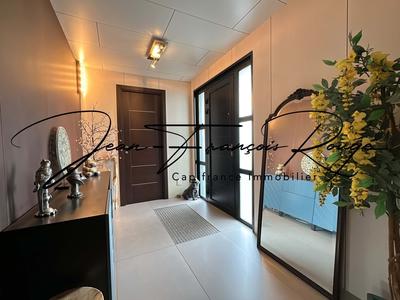 Maison - 320 m² - 10 pièces