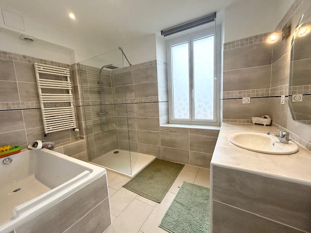 Maison - 198 m² - 7 pièces