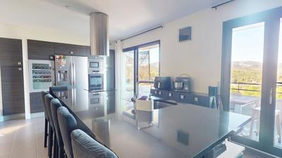 Maison - 143 m² - 6 pièces