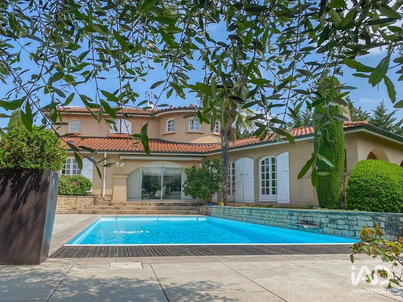 Maison - 284 m² - 6 pièces