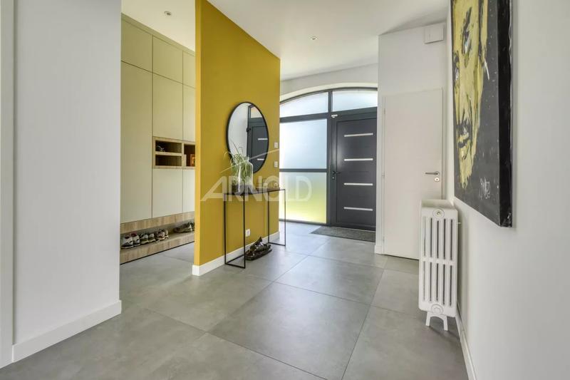 Maison - 267 m² - 9 pièces