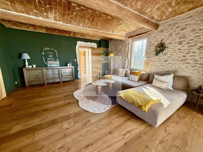 Maison - 257 m² - 8 pièces