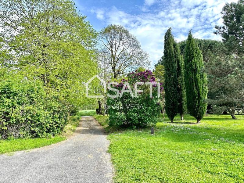 Maison - 225 m² - 6 pièces