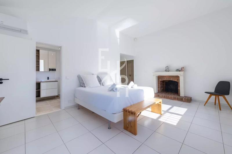 Villa - 416 m² - 6 pièces