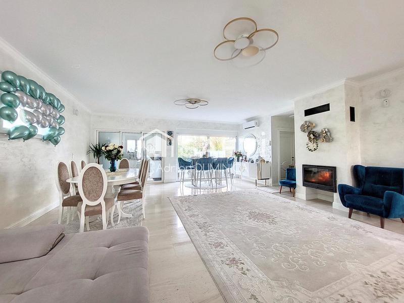 Maison - 194 m² - 8 pièces