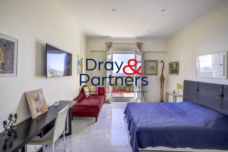 Appartement - 102 m² - 2 pièces