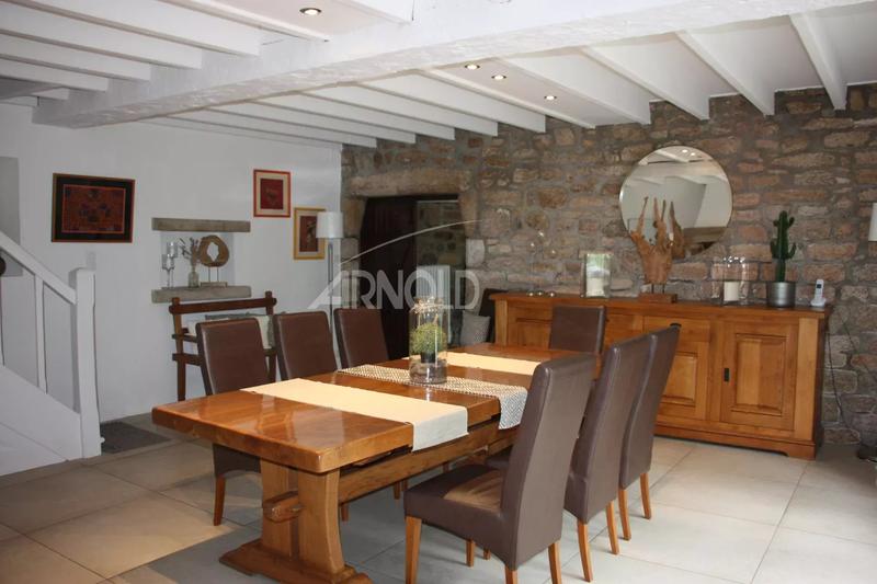 Maison - 266 m² - 9 pièces