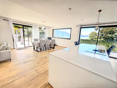 Villa - 215 m² - 9 pièces