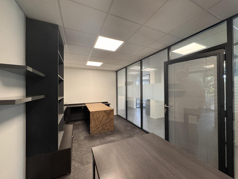 Bureau - 200 m² - 8 pièces