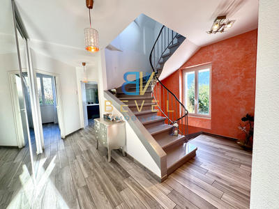 Villa - 238 m² - 8 pièces