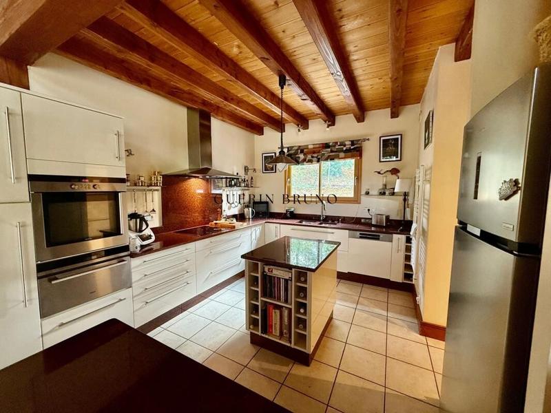 Maison - 208 m² - 11 pièces