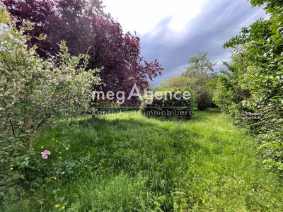 Terrain constructible - 1 225 m²