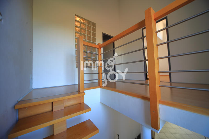 Maison - 216 m² - 8 pièces