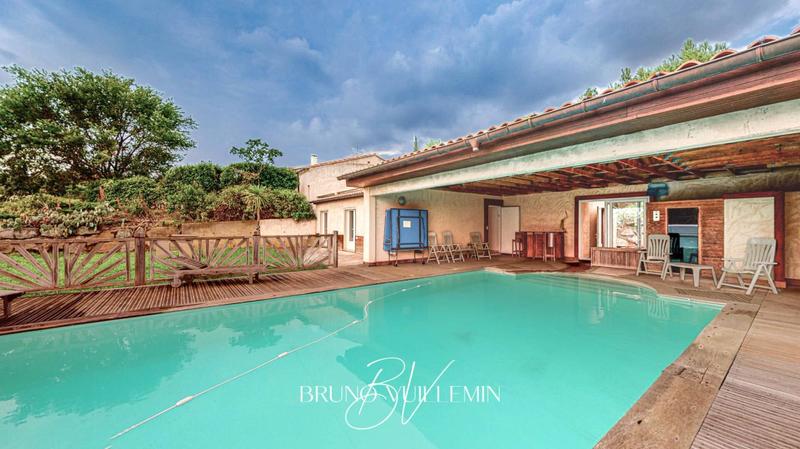 Villa - 326 m² - 10 pièces