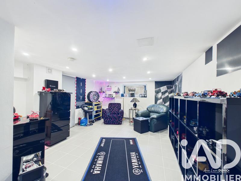 Maison - 243 m² - 7 pièces