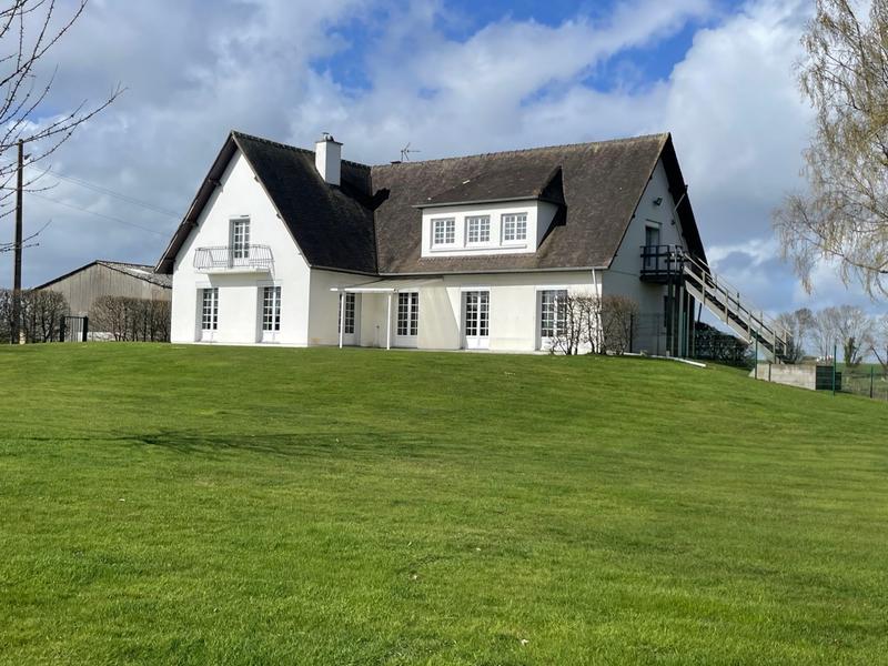 Maison - 230 m² - 6 pièces