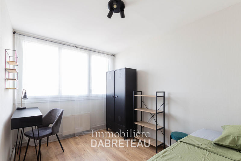 Chambre - 107 m² - 7 pièces