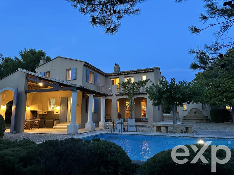 Maison - 232 m² - 8 pièces