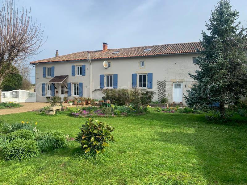 Maison en pierre - 215 m² - 7 pièces