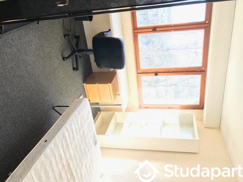 Chambre - 11 m² - 1 pièce