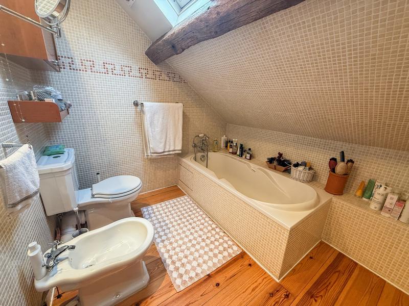 Maison - 280 m² - 10 pièces