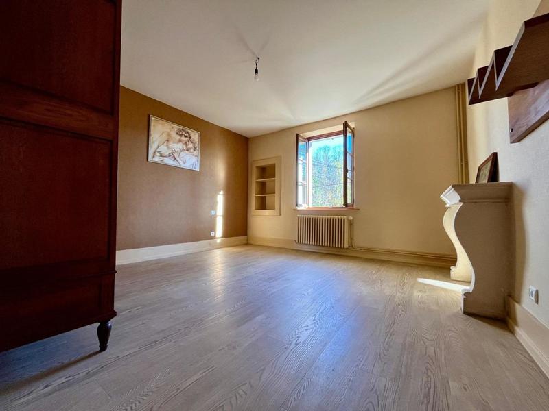 Maison - 185 m² - 8 pièces