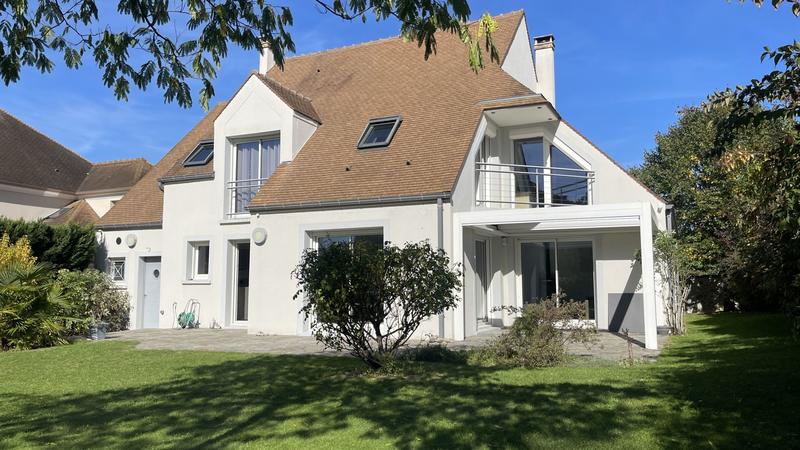 Maison - 210 m² - 8 pièces