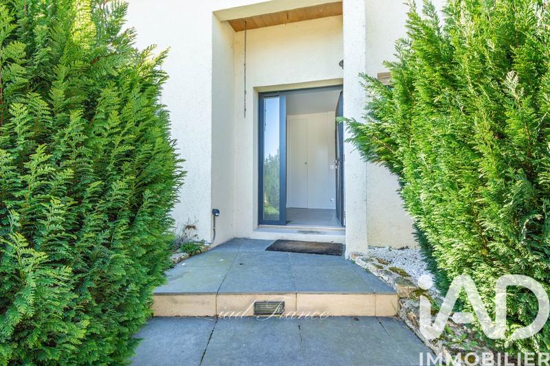 Maison - 230 m² - 8 pièces