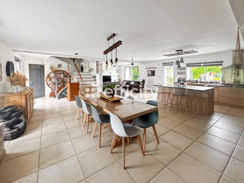 Maison - 192 m² - 6 pièces