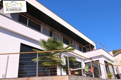 Maison - 174 m² - 6 pièces