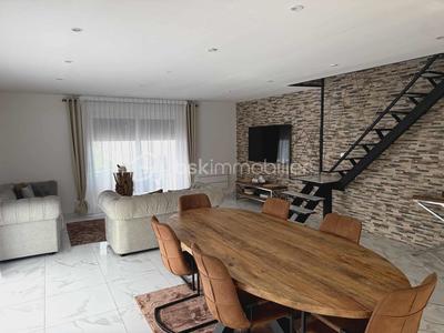 Maison traditionnelle - 136 m² - 6 pièces