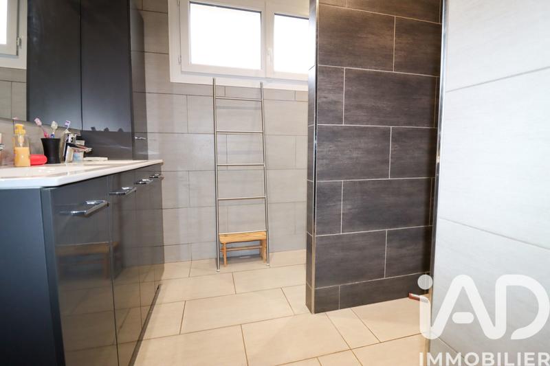 Maison - 170 m² - 9 pièces