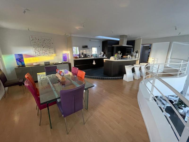 Maison - 240 m² - 5 pièces