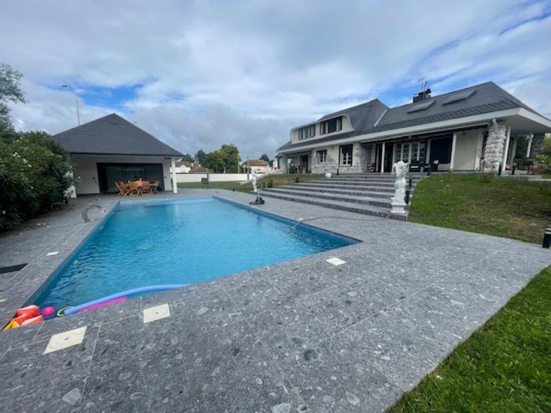 Maison - 300 m² - 12 pièces