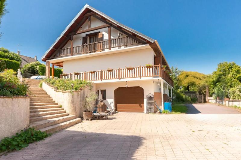 Maison - 260 m² - 6 pièces