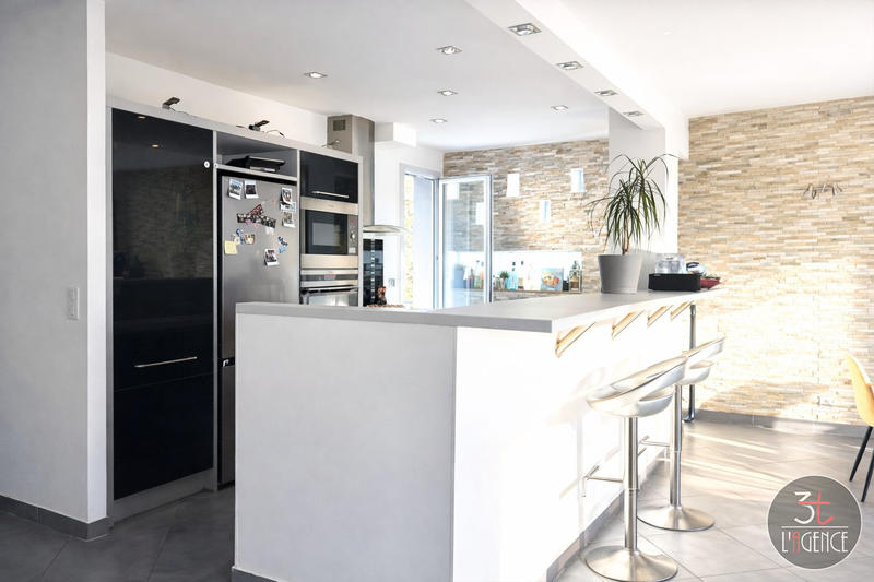 Appartement - 102 m² - 5 pièces