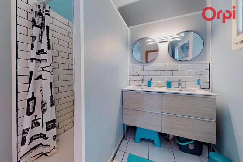 Maison - 245 m² - 6 pièces