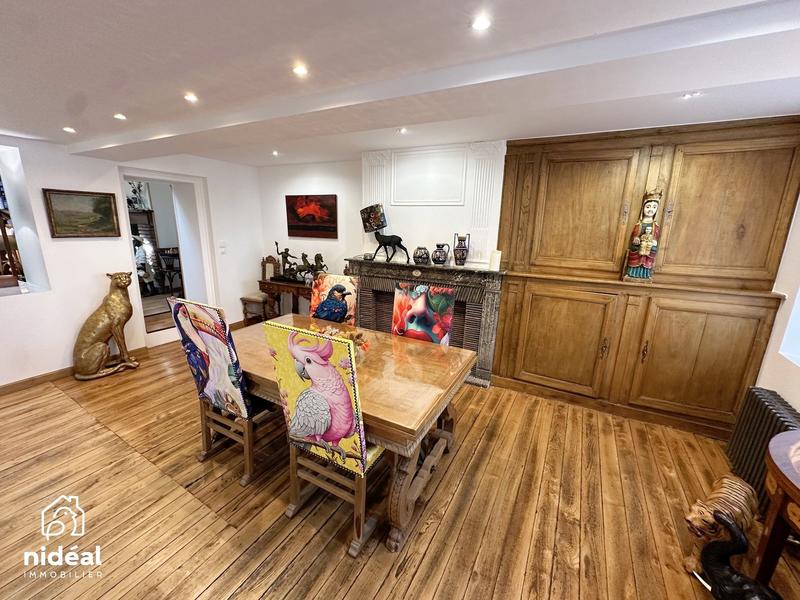 Maison - 205 m² - 7 pièces