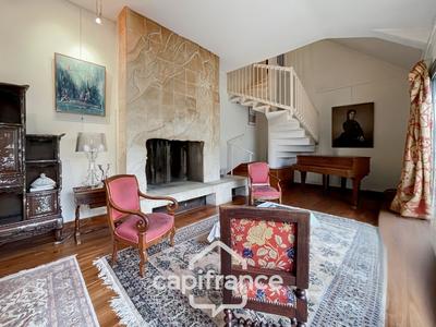 Maison - 205 m² - 8 pièces