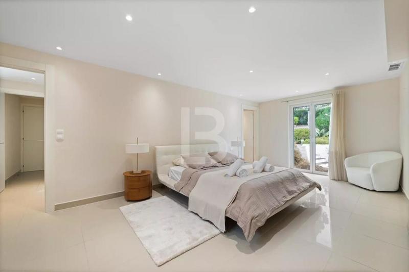 Villa - 587 m² - 8 pièces