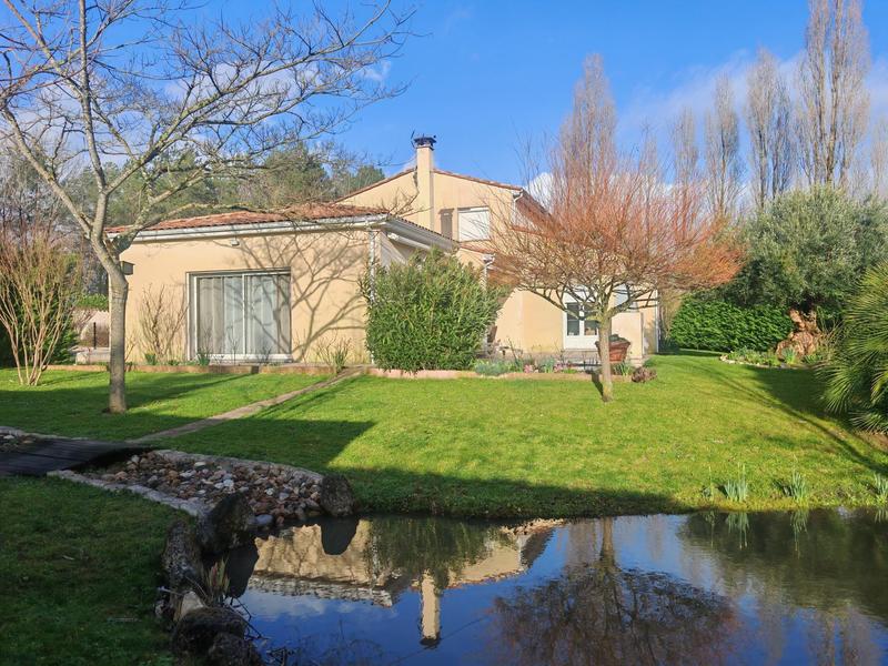 Maison - 225 m² - 5 pièces