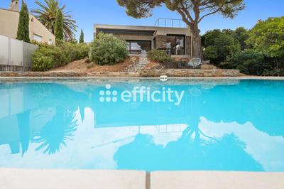 Maison - 211 m² - 7 pièces