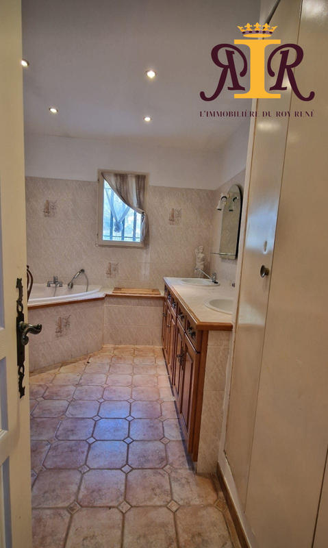 Maison - 163 m² - 8 pièces