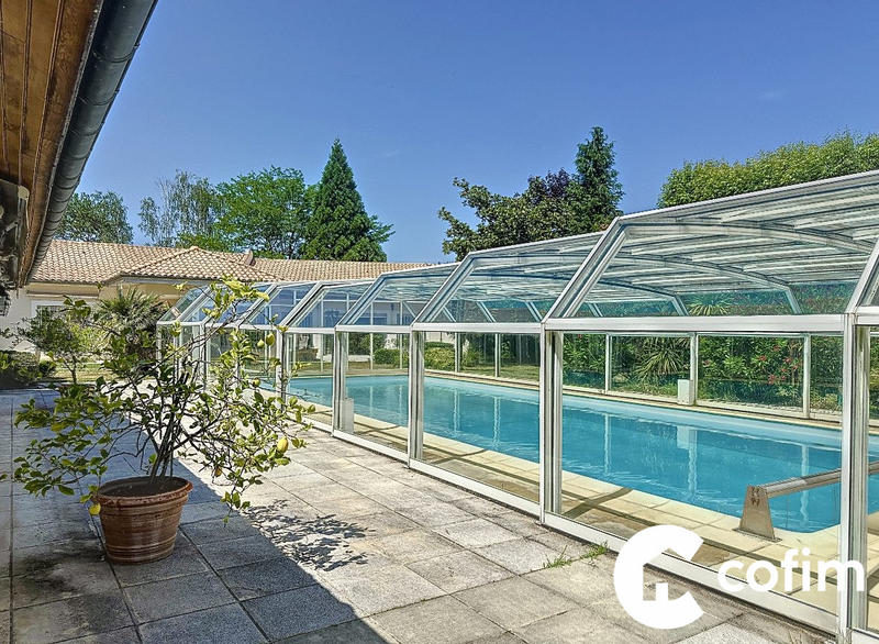 Maison - 400 m² - 8 pièces